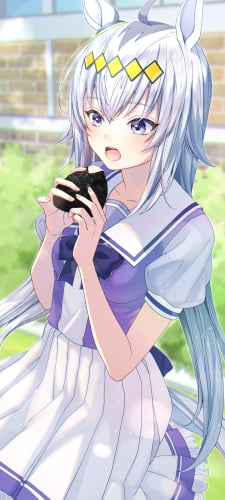 大きなおにぎりを食べるオグリキャップ / ウマ娘プリティーダービーのAndroid用のスマホ壁紙