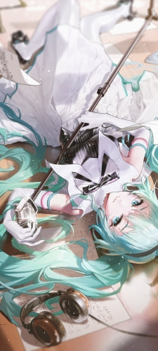 フローリングに寝てマイクスタンドを持っている可愛い初音ミク / ボカロ / ボーカロイドのAndroid用のスマホ壁紙