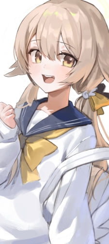 ガッツポーズをして笑顔の阿慈谷ヒフミ / ペロロ様 / ブルアカ / ブルーアーカイブのAndroid用のスマホ壁紙