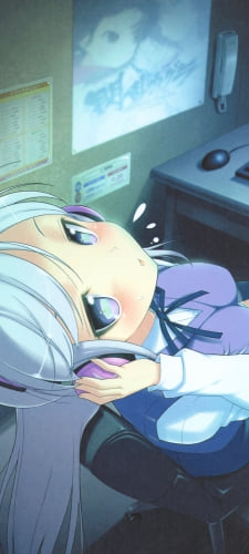 パソコンの前でヘッドフォンをしながら汗汗している霞 / 閃乱カグラのAndroid用のスマホ壁紙