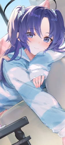 ベッドに寝そべる早瀬ユウカ / ブルアカのAndroid用のスマホ壁紙