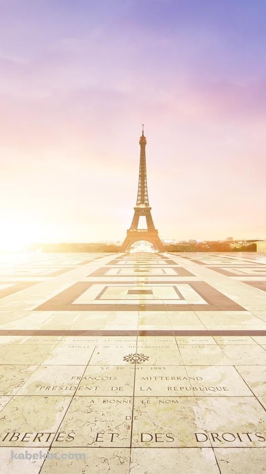 遠くに見えるエッフェル塔のAndroidの壁紙(540px x 960px) スマホ用