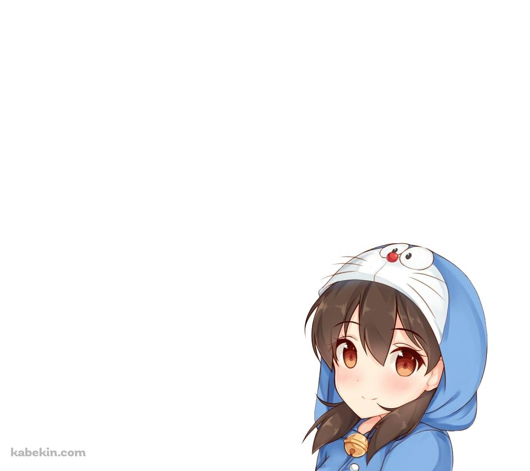 ドラえもんの被り物を着た女の子のAndroidの壁紙(1080px x 960px) スマホ用