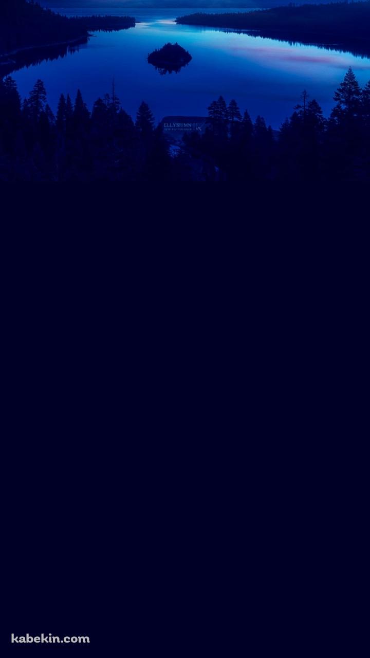 森に囲まれた綺麗な湖 青のAndroidの壁紙(720px x 1280px) スマホ用