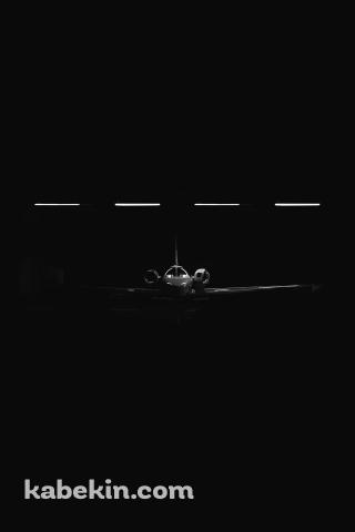 暗闇の中の飛行機のAndroidの壁紙(320px x 480px) スマホ用
