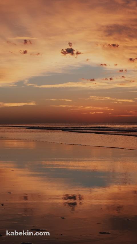 湖に鏡面する夕暮れの空のAndroidの壁紙(480px x 854px) スマホ用
