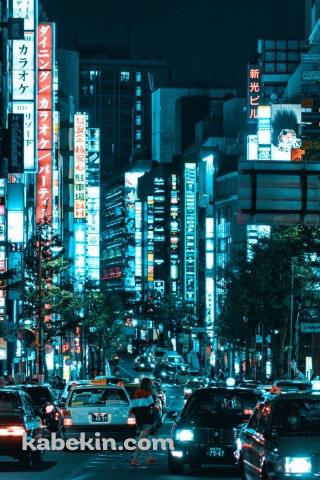 新宿 夜の街並みのAndroidの壁紙(320px x 480px) スマホ用