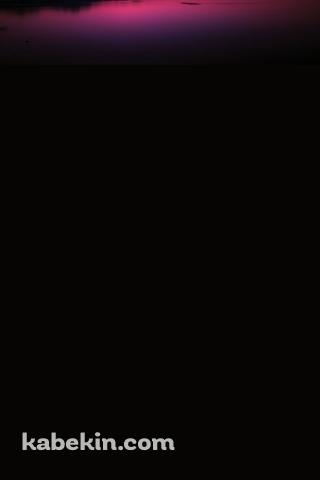 紫に染まる湖と山々と空のAndroidの壁紙(320px x 480px) スマホ用