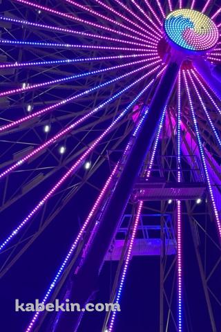 光る夜の観覧車のAndroidの壁紙(320px x 480px) スマホ用