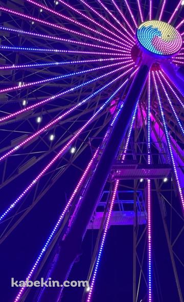光る夜の観覧車のAndroidの壁紙(360px x 592px) スマホ用