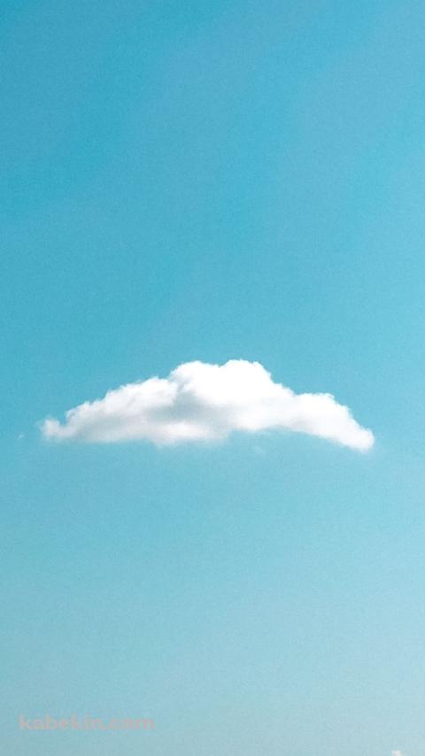 淡い水色の空と白い雲のAndroidの壁紙(480px x 854px) スマホ用