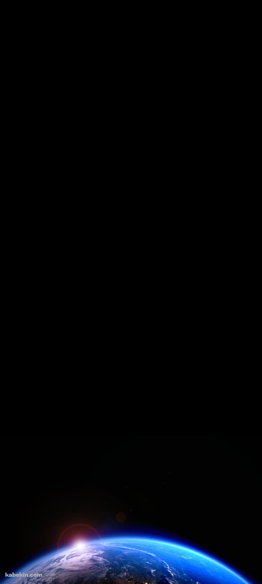 後光射す青い地球のAndroidの壁紙(1080px x 2400px) スマホ用