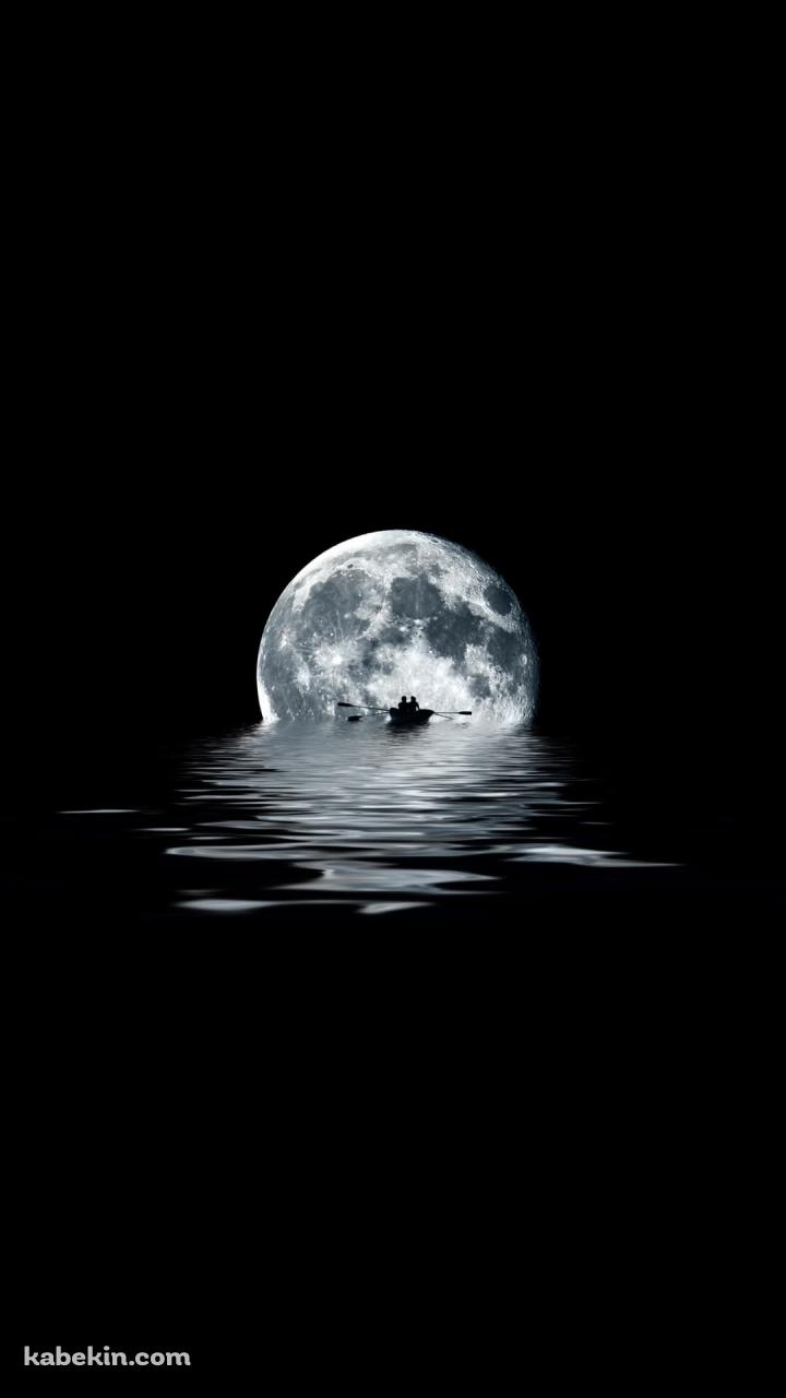 夜の海 満月 ボートを漕ぐカップルのAndroidの壁紙(720px x 1280px) スマホ用