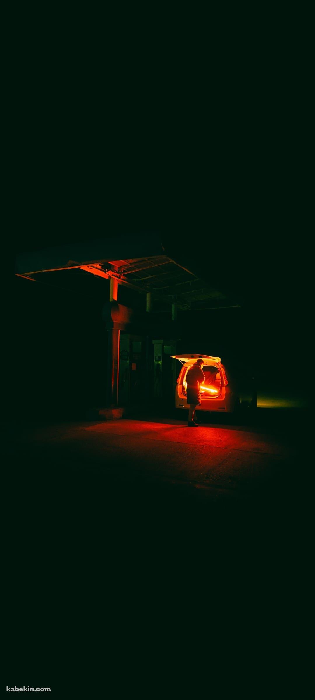 夜 車と人のAndroidの壁紙(1080px x 2400px) スマホ用