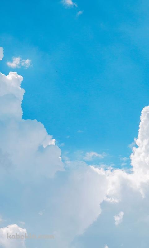 大きな白い雲と綺麗な水色の空のAndroidの壁紙(480px x 800px) スマホ用