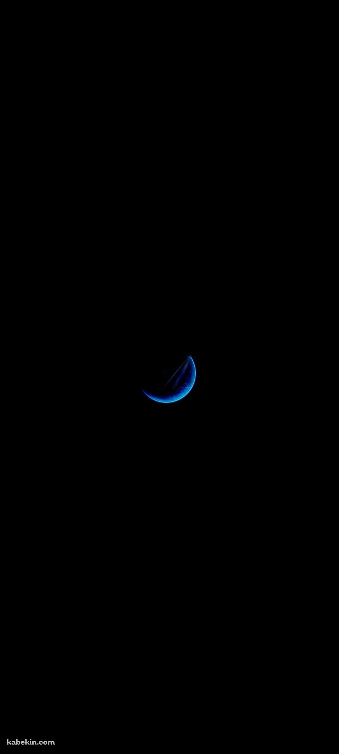青い月のAndroidの壁紙(1080px x 2400px) スマホ用