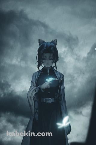 手にとまった蝶を見つめる胡蝶しのぶ / 鬼滅の刃 / ファンアート / イラストのAndroidの壁紙(320px x 480px) スマホ用