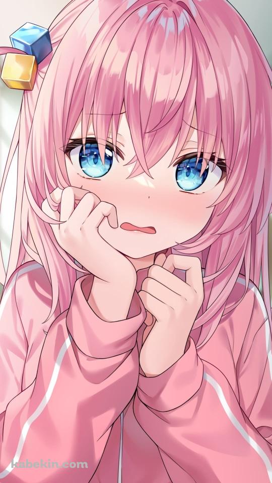 学校の廊下で照れている後藤ひとり / ぼっち・ざ・ろっく! / ファンアート / イラストのAndroidの壁紙(540px x 960px) スマホ用