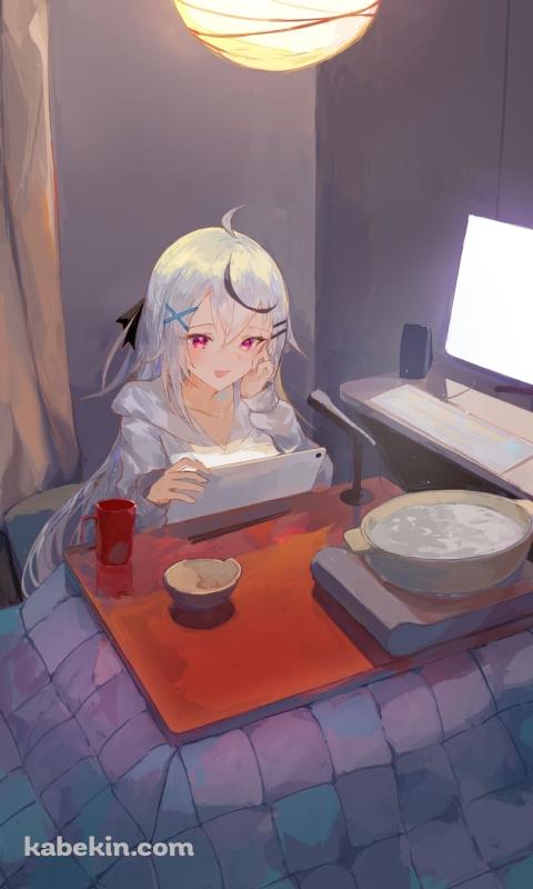 コタツに入って配信をする春水レイ / 鍋 / パソコン / タブレット / バーチャルYoutuber / ファンアート / イラストのAndroidの壁紙(480px x 800px) スマホ用