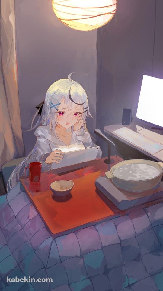コタツに入って配信をする春水レイ / 鍋 / パソコン / タブレット / バーチャルYoutuber / ファンアート / イラストのAndroidの壁紙(540px x 960px) スマホ用