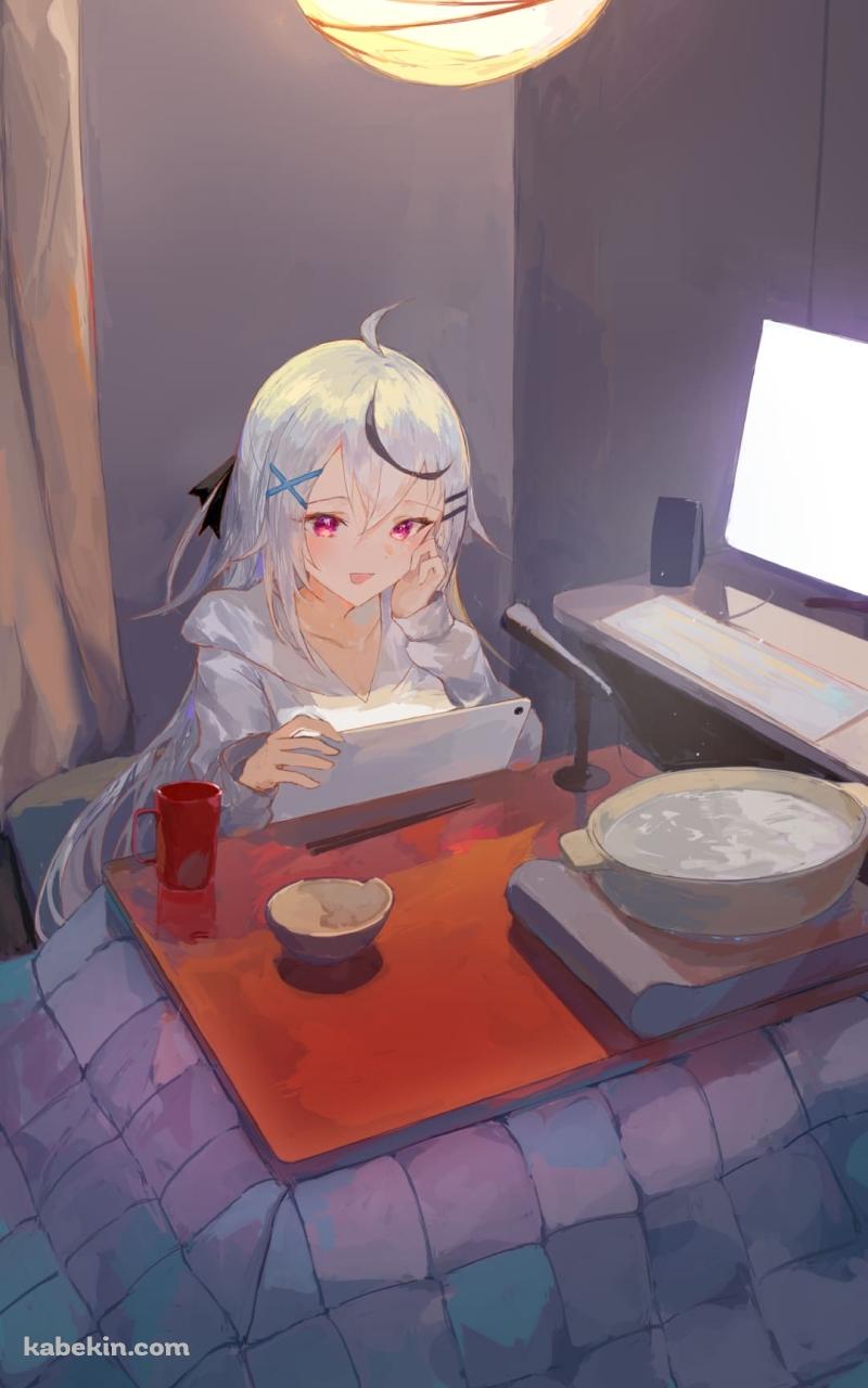 コタツに入って配信をする春水レイ / 鍋 / パソコン / タブレット / バーチャルYoutuber / ファンアート / イラストのAndroidの壁紙(800px x 1280px) スマホ用