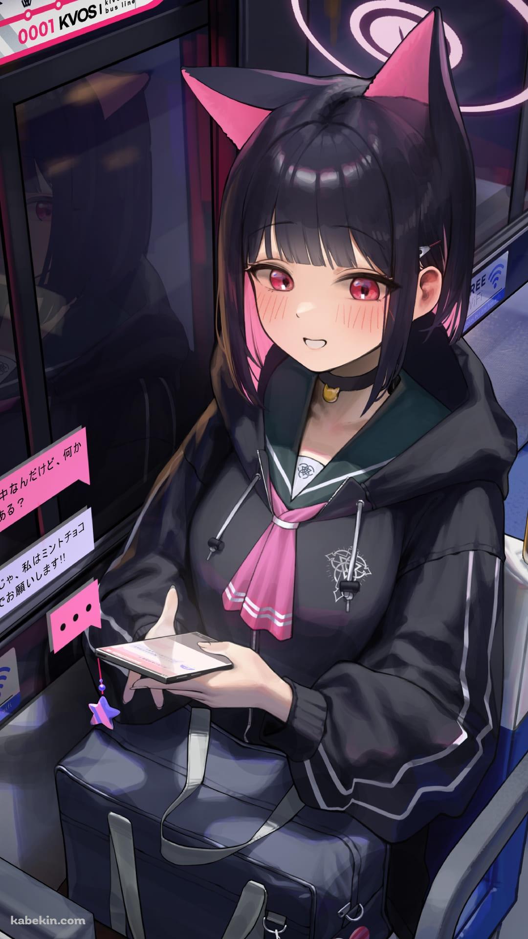 バスの椅子に座ってスマホを見る杏山カズサ (きょうやまかずさ) / ブルアカ / ブルーアーカイブ / ファンアート / イラストのAndroidの壁紙(1080px x 1920px) スマホ用