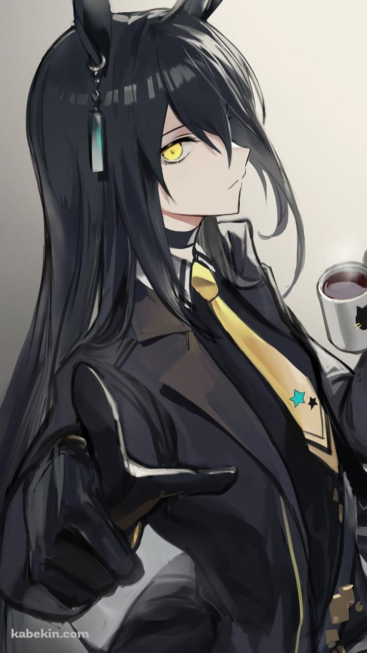 珈琲を飲みながらこちらを指指すマンハッタンカフェ / 牡馬 / ウマ娘プリティーダービー / ファンアート / イラストのAndroidの壁紙(720px x 1280px) スマホ用