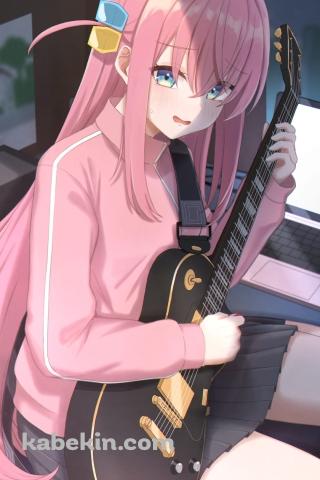 部屋でギターの練習をする後藤ひとり / ぼっち・ざ・ろっく! / ファンアート / イラストのAndroidの壁紙(320px x 480px) スマホ用