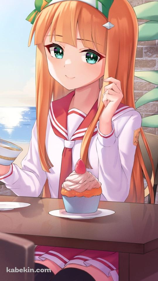 海辺のカフェで珈琲と苺のカップケーキを頼むサイレンススズカ / ウマ娘プリティーダービーのAndroidの壁紙(540px x 960px) スマホ用