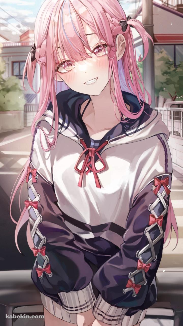 笑顔の湊あくあ / 信号前 / 交差点 / 住宅街 / カーブミラー / ホロライブ / バーチャルYoutuberのAndroidの壁紙(720px x 1280px) スマホ用
