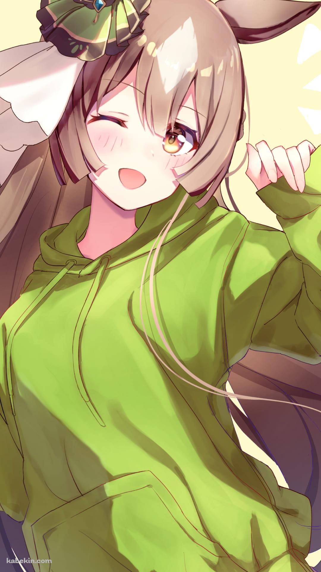 緑のパーカーを着てウィンクをするサトノダイヤモンド / ウマ娘プリティーダービー / ファンアート / イラストのAndroidの壁紙(1080px x 1920px) スマホ用