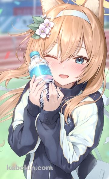 水に頬擦りをするかわいい伊落マリー / ジャージ / 体操服 / ブルアカ / ブルーアーカイブ / ファンアート / イラストのAndroidの壁紙(360px x 592px) スマホ用
