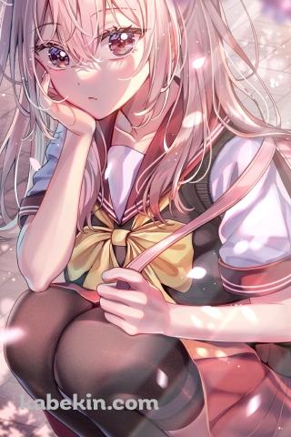 石畳に座ってこちらを見る乾紗寿叶（いぬいさじゅな） / その着せ替え人形は恋をする / ファンアート / イラストのAndroidの壁紙(320px x 480px) スマホ用