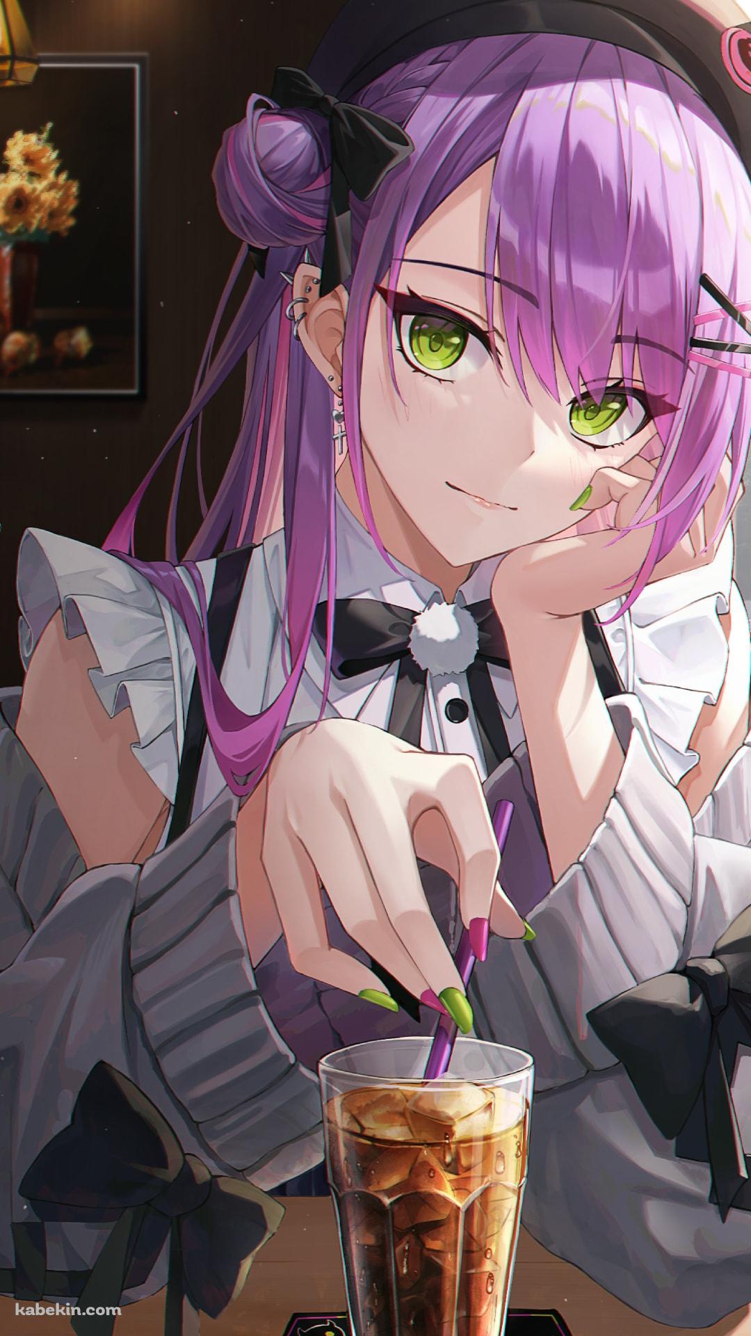 珈琲のストローを持ちながらこちらを澄んだ瞳で見つめる常闇トワ / ホロライブ / バーチャルYouTuberのAndroidの壁紙(1080px x 1920px) スマホ用