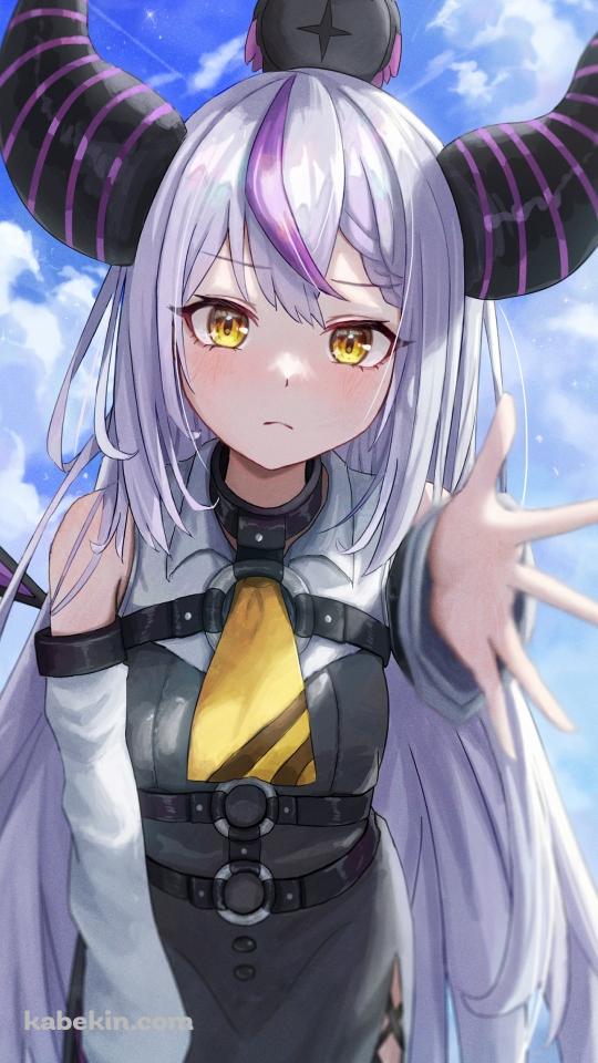 左手をかざすラプラス・ダークネスとカラス / ホロライブ / VTuberのAndroidの壁紙(540px x 960px) スマホ用