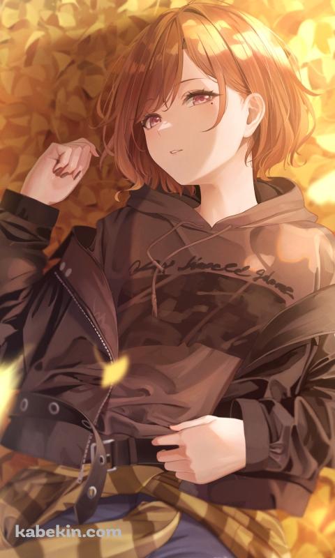 落ち葉に埋もれる樋口円香 / 銀杏の葉 / アイドルマスターシャイニーカラーズのAndroidの壁紙(480px x 800px) スマホ用