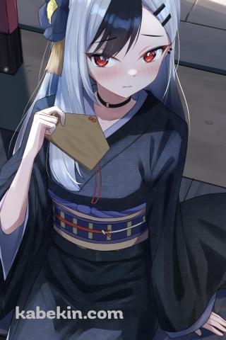 絵馬を持つ鬼方カヨコ / 黒い着物 / ブルーアーカイブのAndroidの壁紙(320px x 480px) スマホ用