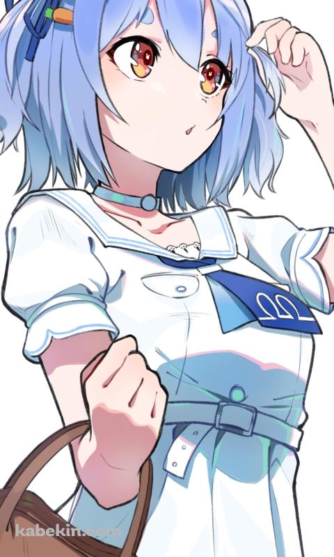 前髪を見る兎田ぺこら / 茶色い鞄 / ホロライブ / バーチャルYouTuberのAndroidの壁紙(480px x 800px) スマホ用
