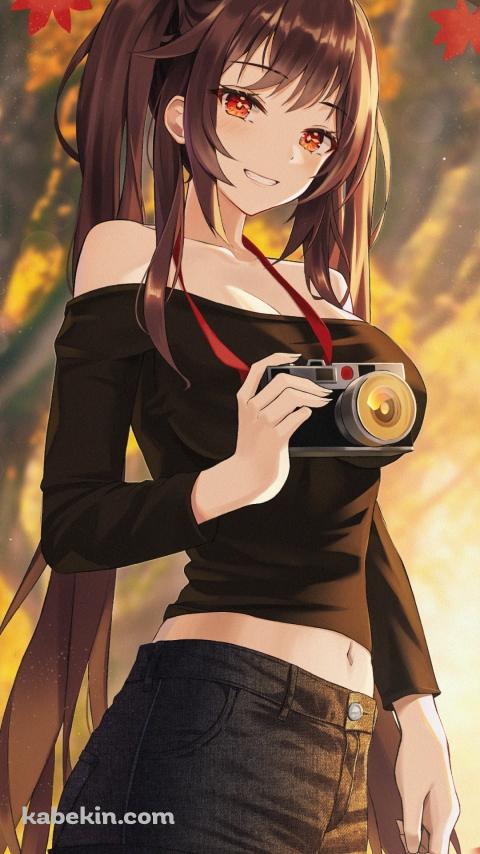 一眼レフカメラを持って微笑む胡桃 / 紅葉 / 原神のAndroidの壁紙(480px x 854px) スマホ用