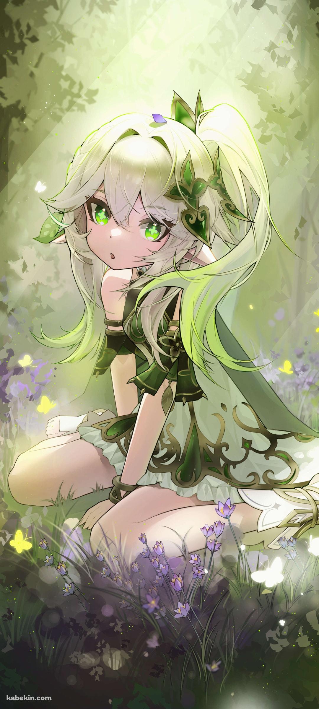 光射す緑の森の中に座り込むかわいいナヒーダ / 原神のAndroidの壁紙(1080px x 2400px) スマホ用