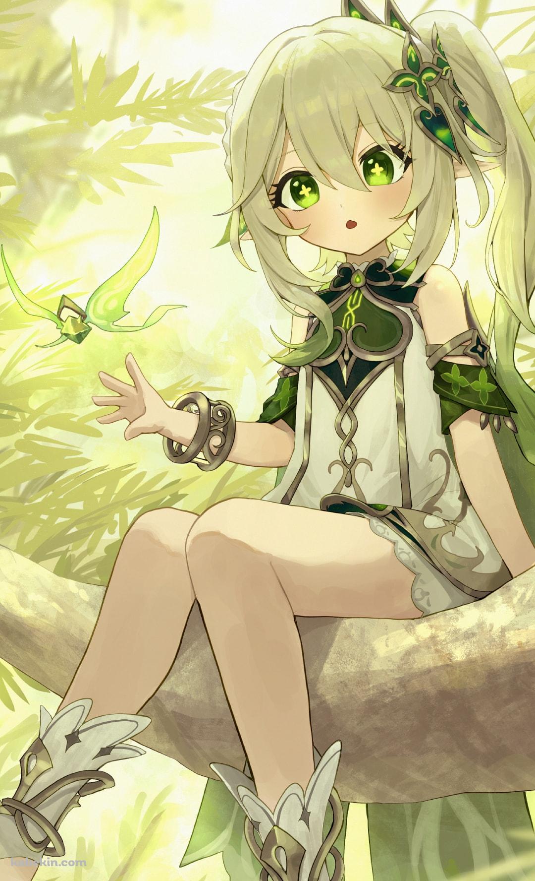 木の上に座り緑の蝶と戯れるナヒーダのAndroidの壁紙(1080px x 1776px) スマホ用