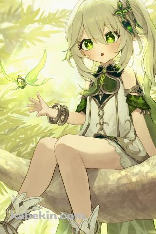 木の上に座り緑の蝶と戯れるナヒーダのAndroidの壁紙(320px x 480px) スマホ用