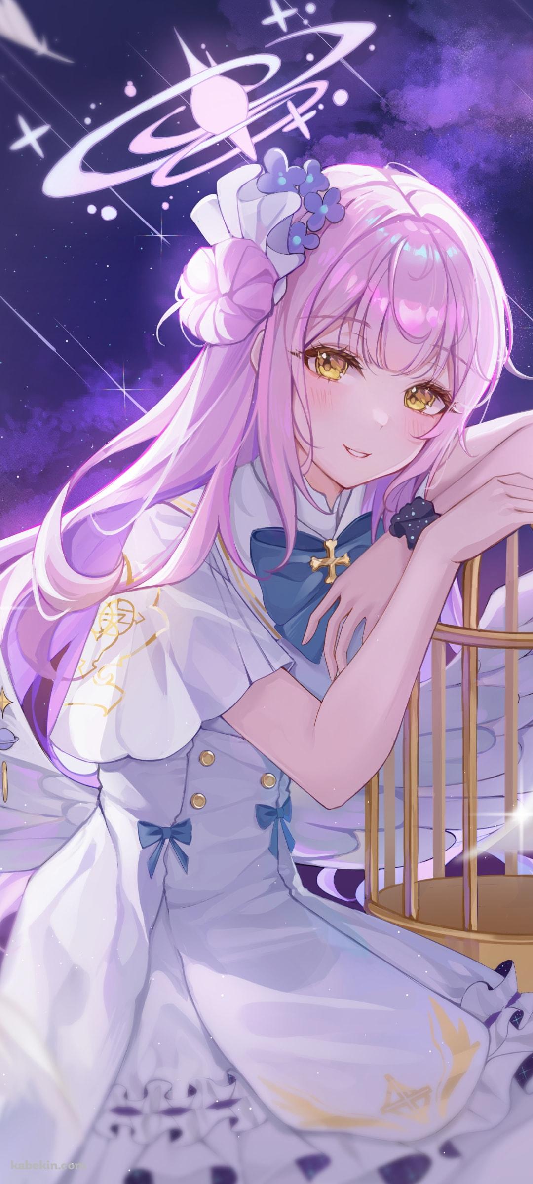 金の鳥かごにもたれかかる聖園ミカ(みその みか) / ブルアカ / ブルーアーカイブのAndroidの壁紙(1080px x 2400px) スマホ用