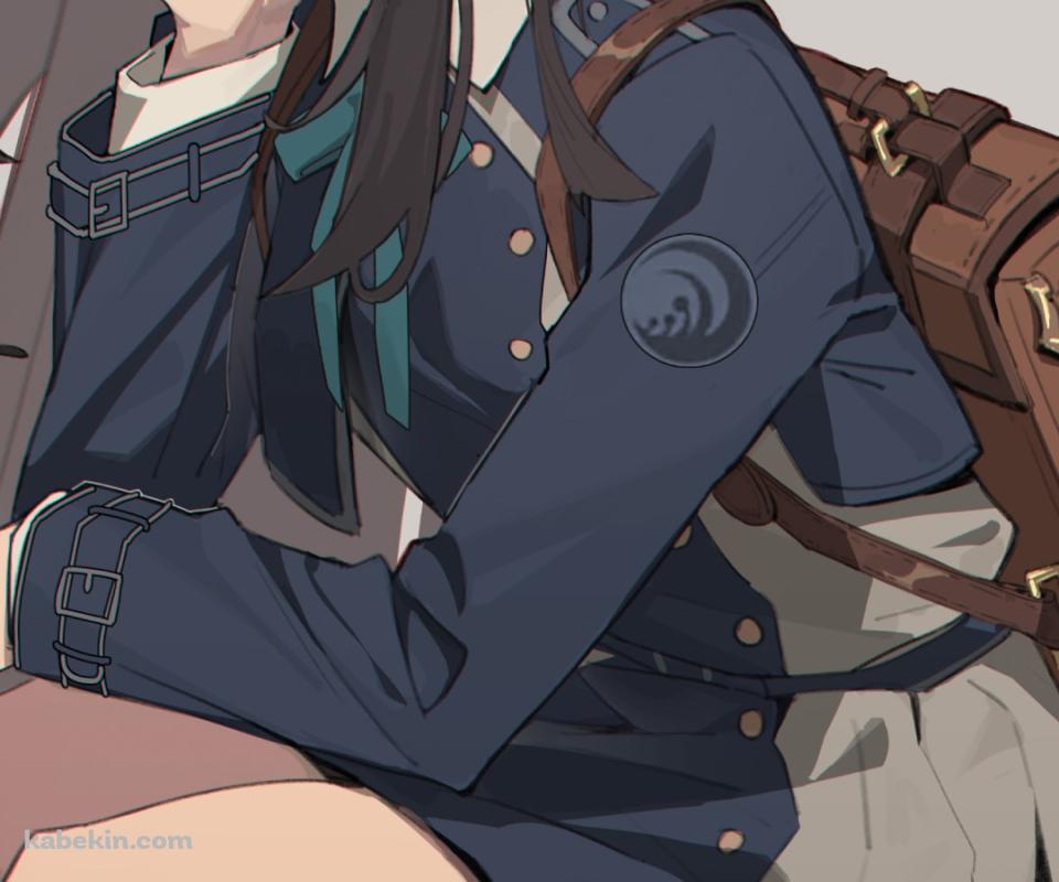 しゃがんでこちらを見ると井ノ上たきな（いのうえ たきな） / シップ / 茶色い鞄 / 黒髪 / リコリス・リコイルのAndroidの壁紙(960px x 800px) スマホ用