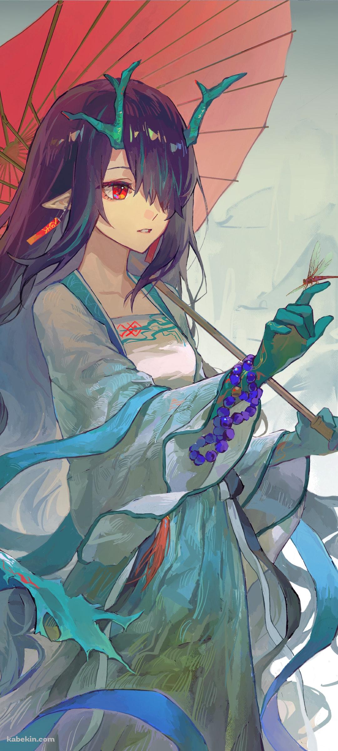 手にとまったトンボを見つめるシー / 赤い和傘 / 綺麗 / アークナイツ / イラスト / ファンアートのAndroidの壁紙(1080px x 2400px) スマホ用