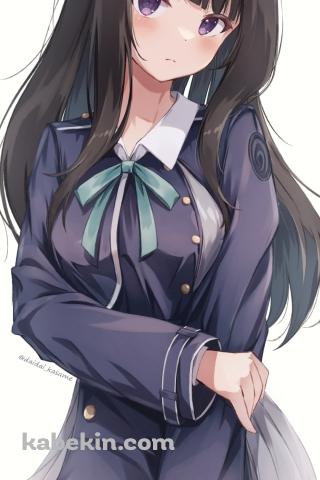 片方の肘をおさえて銃を持つ井ノ上たきな（いのうえ たきな） / リコリス・リコイルのAndroidの壁紙(320px x 480px) スマホ用