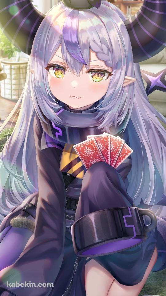 トランプをする可愛いラプラス・ダークネス / ホロライブ / バーチャルYouTuberのAndroidの壁紙(540px x 960px) スマホ用