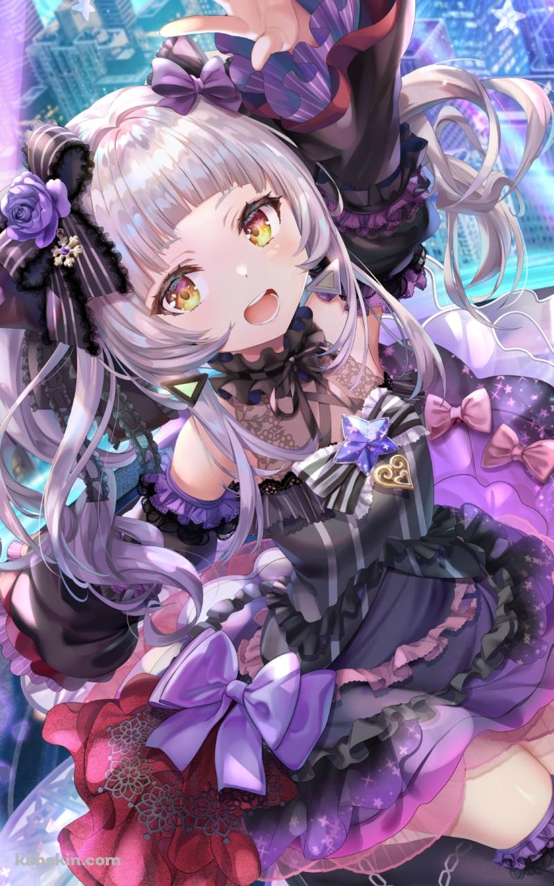 左手を掲げるめちゃくちゃ可愛い紫咲シオン / ホロライブ / バーチャルYouTuberのAndroidの壁紙(800px x 1280px) スマホ用