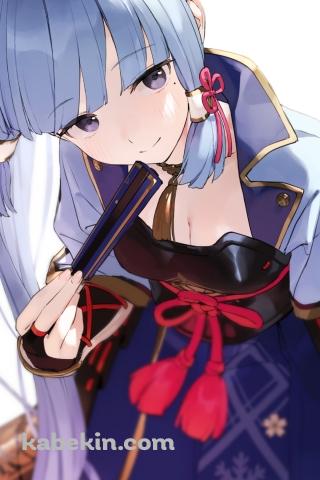 閉じた扇子を口元にあてる可愛い神里綾華 / 原神のAndroidの壁紙(320px x 480px) スマホ用