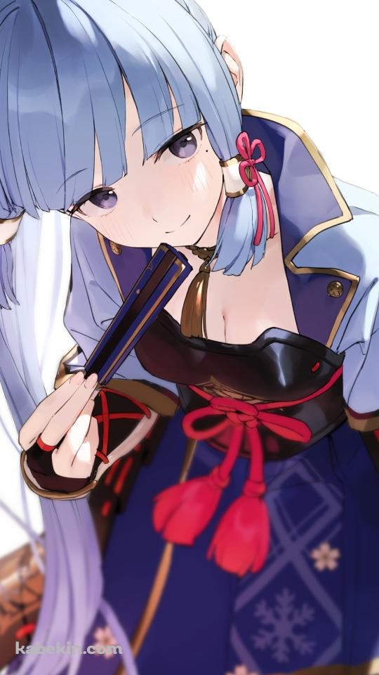 閉じた扇子を口元にあてる可愛い神里綾華 / 原神のAndroidの壁紙(540px x 960px) スマホ用